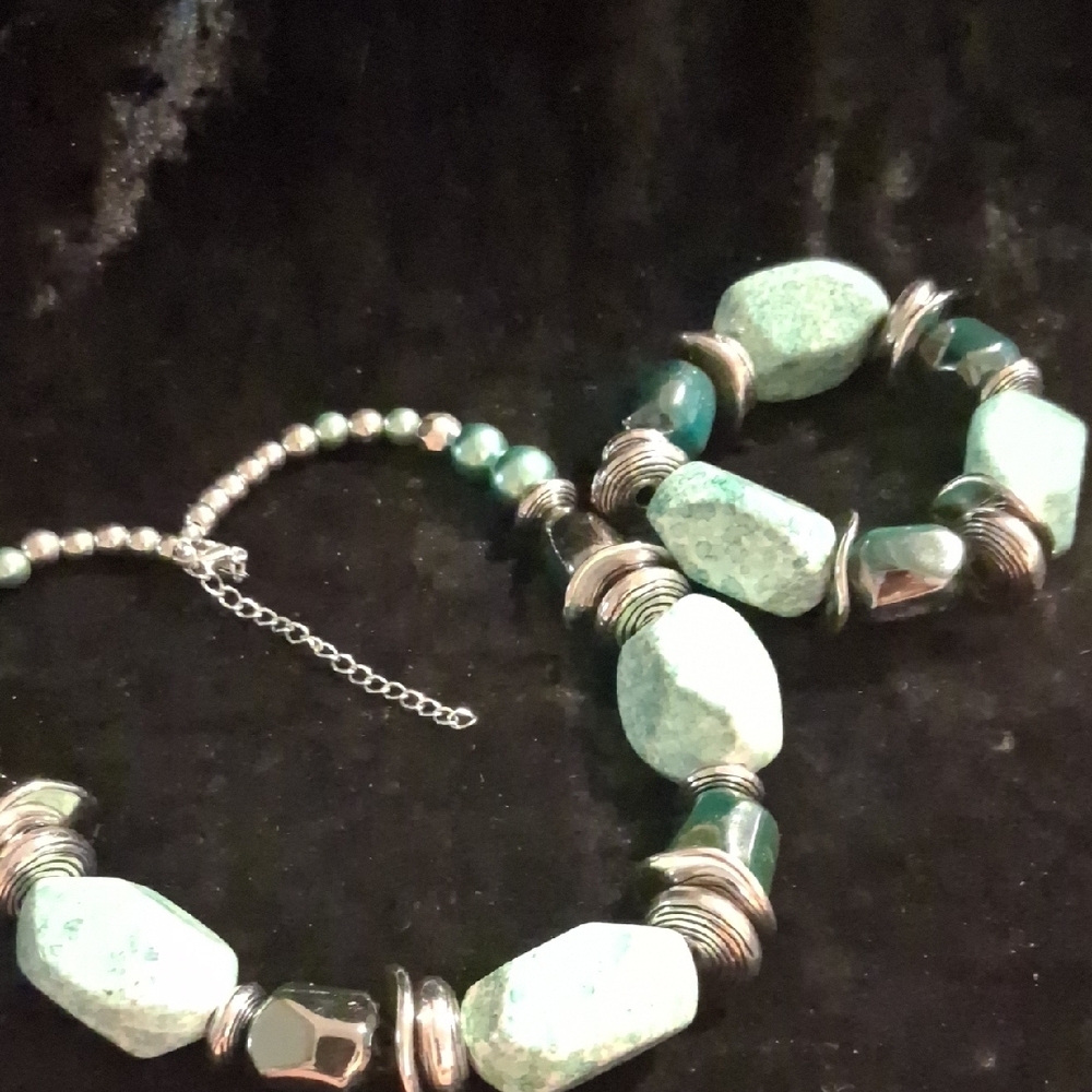 Elegant Green and Silver Beaded Necklace